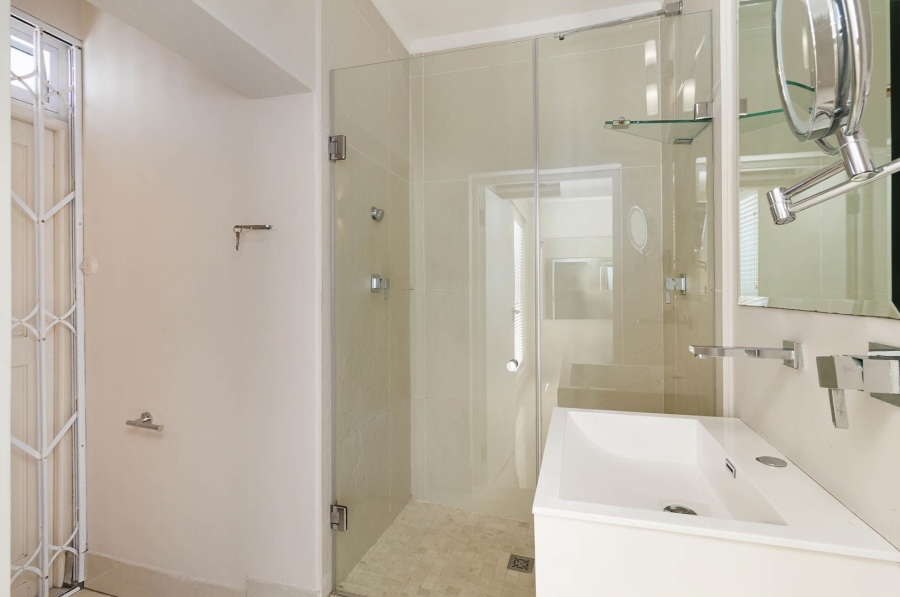 3 Bedroom Property for Sale in Sea Point Western Cape